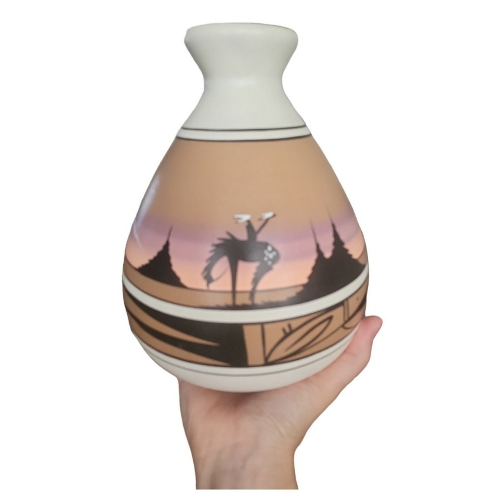 Vintage Navajo Mesa Desert Pottery Vase - Picture 2 of 9